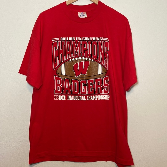 Wisconsin Badgers Big 10 Championship Tee Size XL 2011 Cotton Red Football UWM - Picture 1 of 4